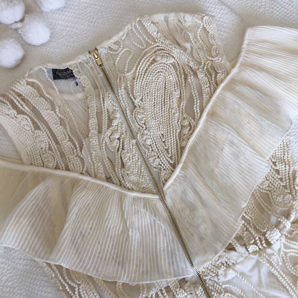 Beautiful cream pleated ruffle rope braid romper - Picture 6 of 8